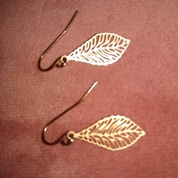 Handmade Delicate Lightweight Mini Leaf Filigree Earrings Laser Cut Gold New - Picture 6 of 11